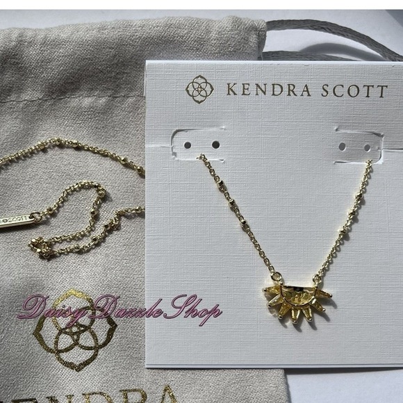 Kendra Scott Jewelry - ☀️Kendra Scott Samantha Sun Gold Short Pendant Necklace Yellow Opalscent Resin☀️
